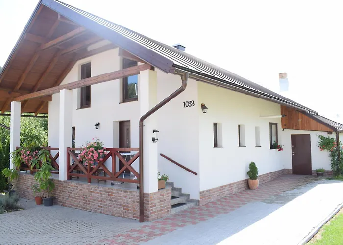 U Adama אוסקדניצה