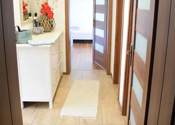 U Adama * אוסקדניצה