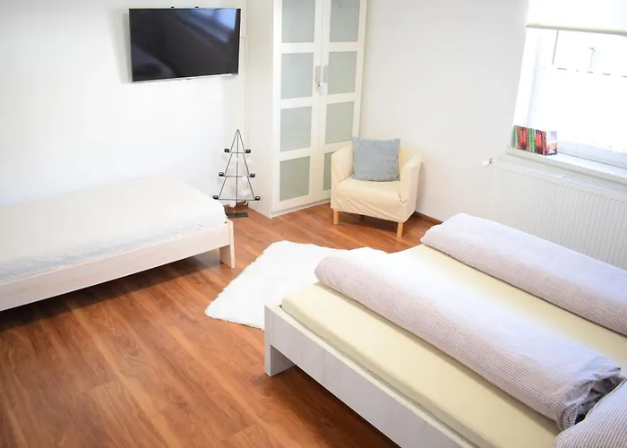 U Adama * אוסקדניצה